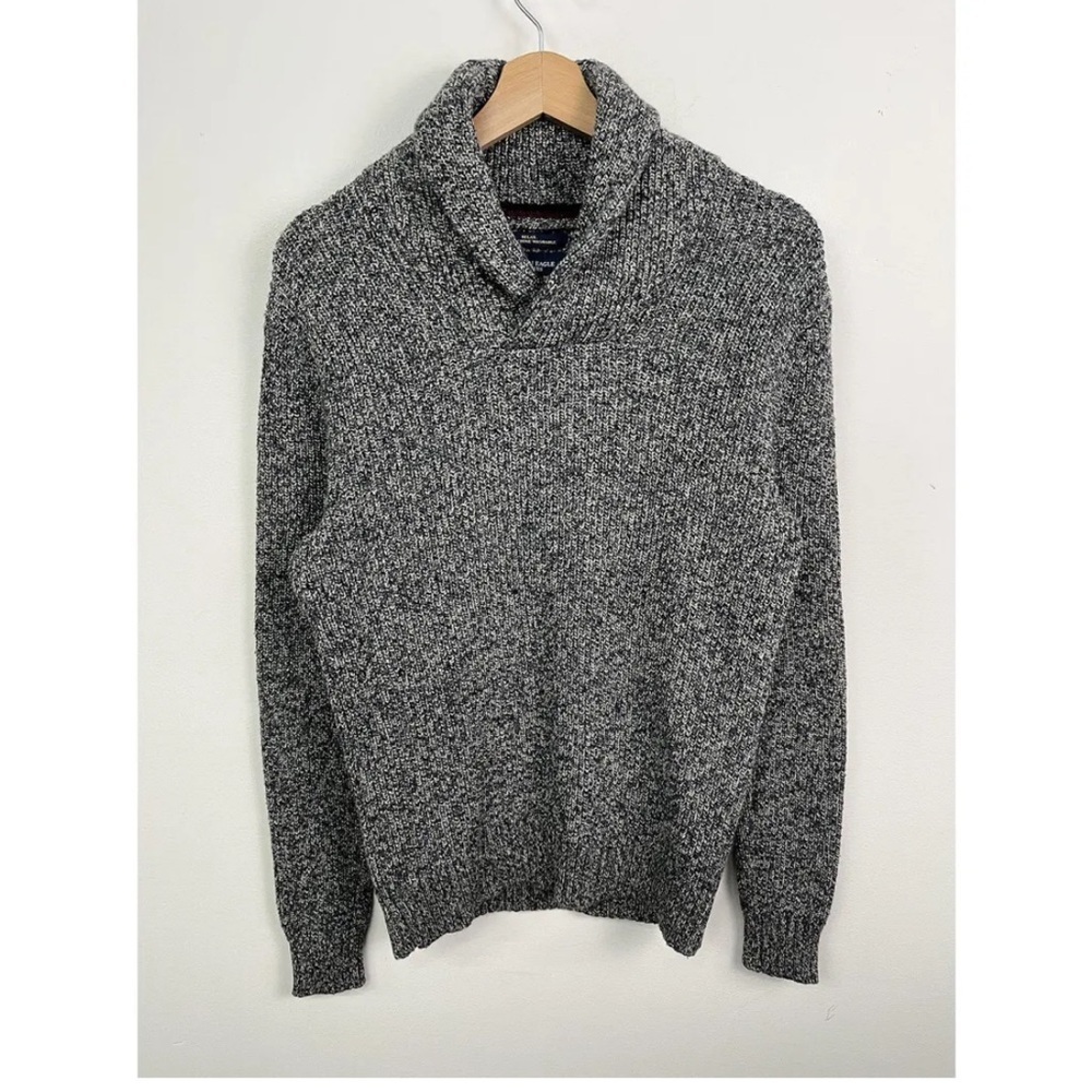Vintage American Eagle Outfitters Men's Heathered V-Neck Sweater